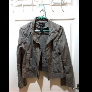 Moto crop jacket. Color: dusty gray